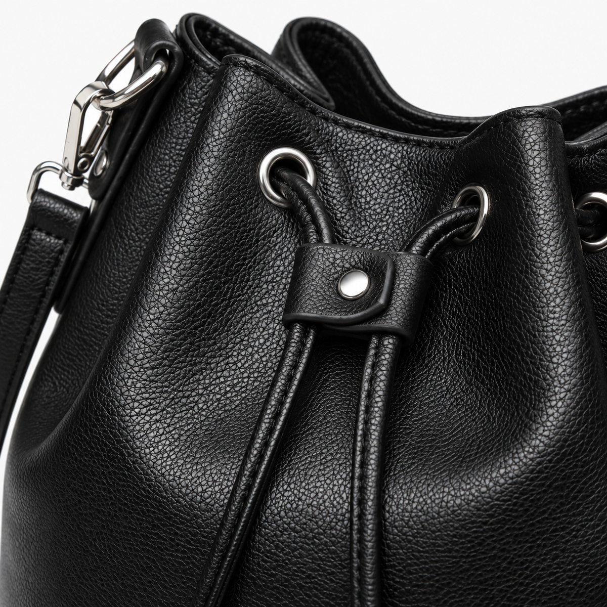 Sac seau femme en cuir plissé - noir