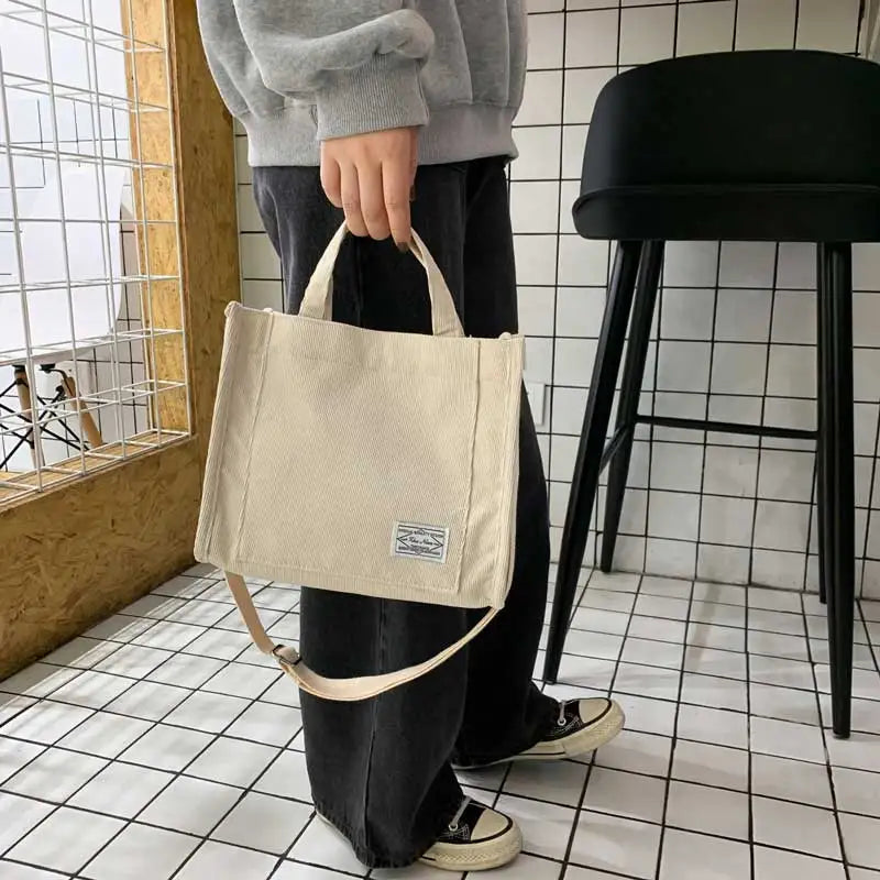 Sac bandoulière carré en velours côtelé